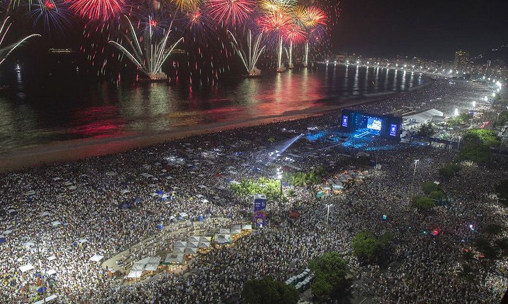 palco copacabana reveillon 2023   foto julio guimaraes   riotur