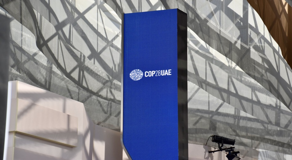 predio em chamas e a COP28