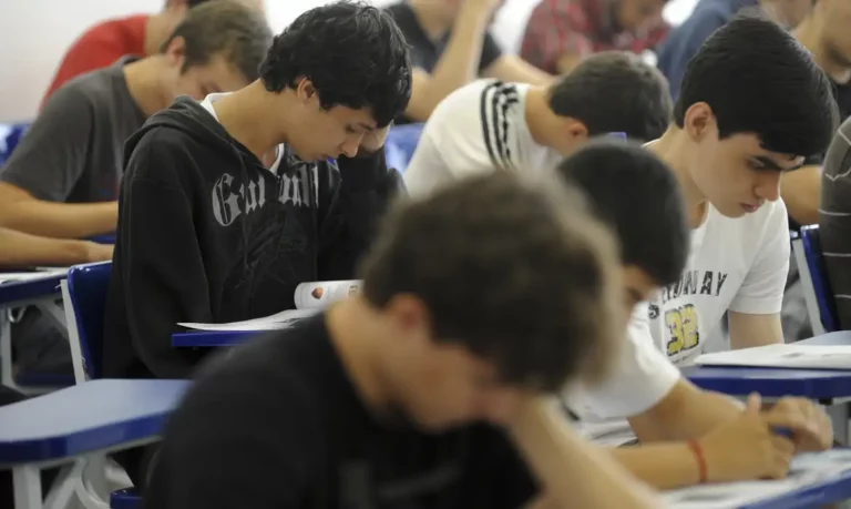 estudantes provas selecao do programa de avaliacao seriada pas 0412111047 0