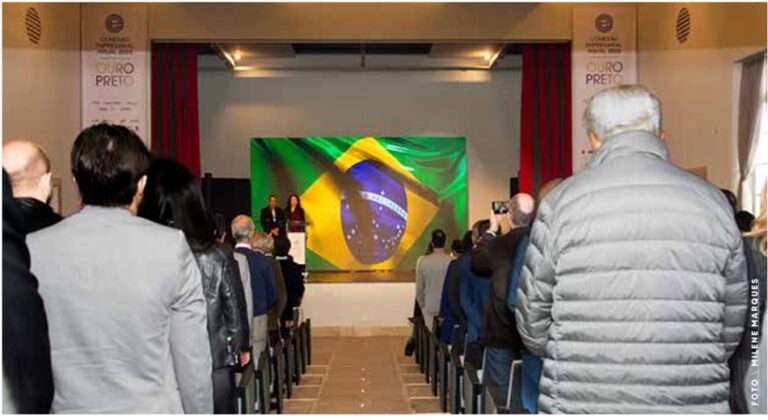 ed293 julho 25bv2 capa taxacao de Trump domina debates