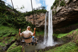 Pe da Cascata do Caracol 2 foto por divulgacao Brocker Turismo