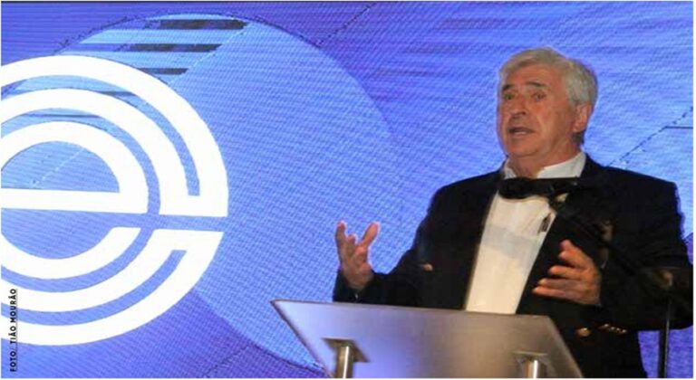 vb ed297 novembro 25b capa de maos dadas