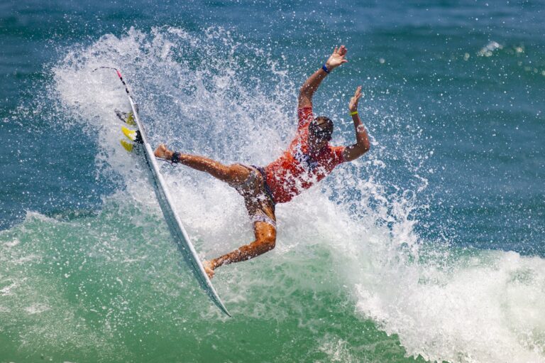 3 SURF EM MARESIAS Foto Marcos Bonello