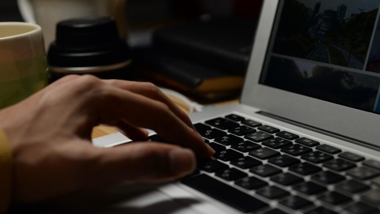 roy inove working 6860520 1920