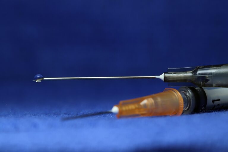 heungsoon syringe 3908157 1920 (1)