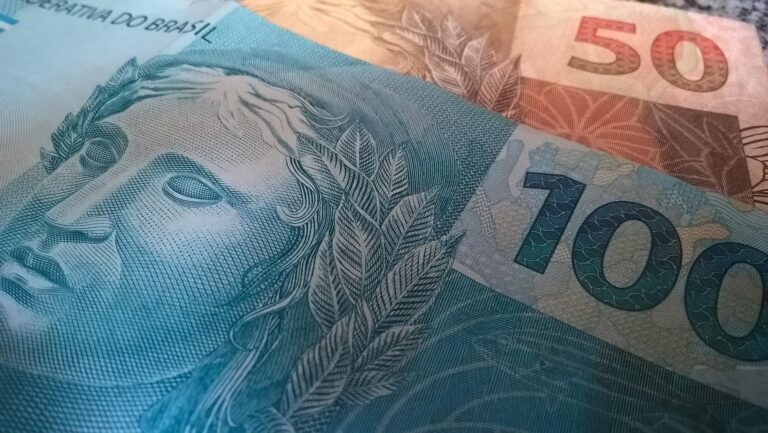 lkzmiranda money 2387280 1920