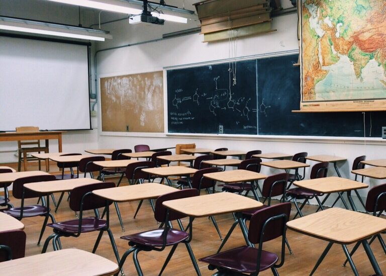 wokandapix classroom 2093744 1920 (1)