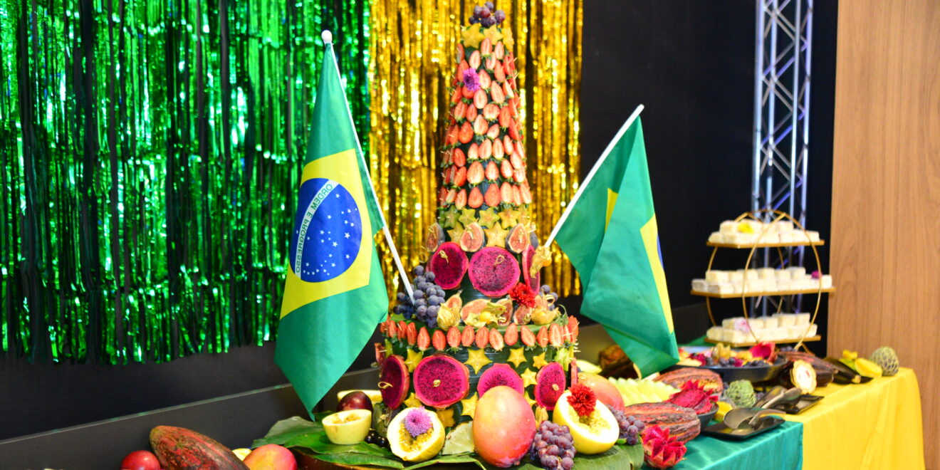 Festival Gastronômico   Mesa de frutas em homenagem ao Brasil    foto Latitude Footografia