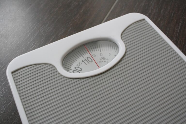 joa70 weighing scale 7053082 1920 (1)