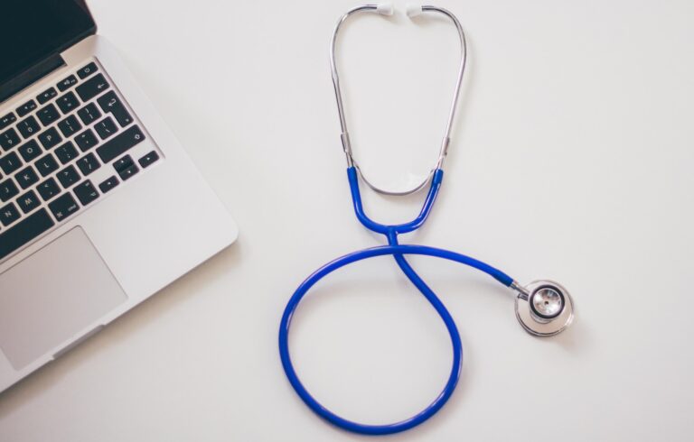 stocksnap stethoscope 2617701 1920 (2)